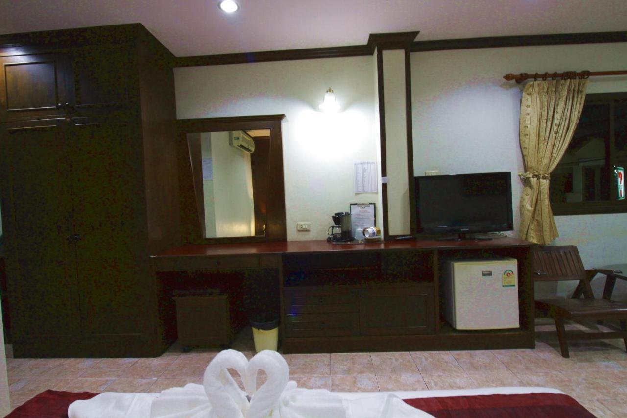 Baan Veerakit Hotel Patong 外观 照片